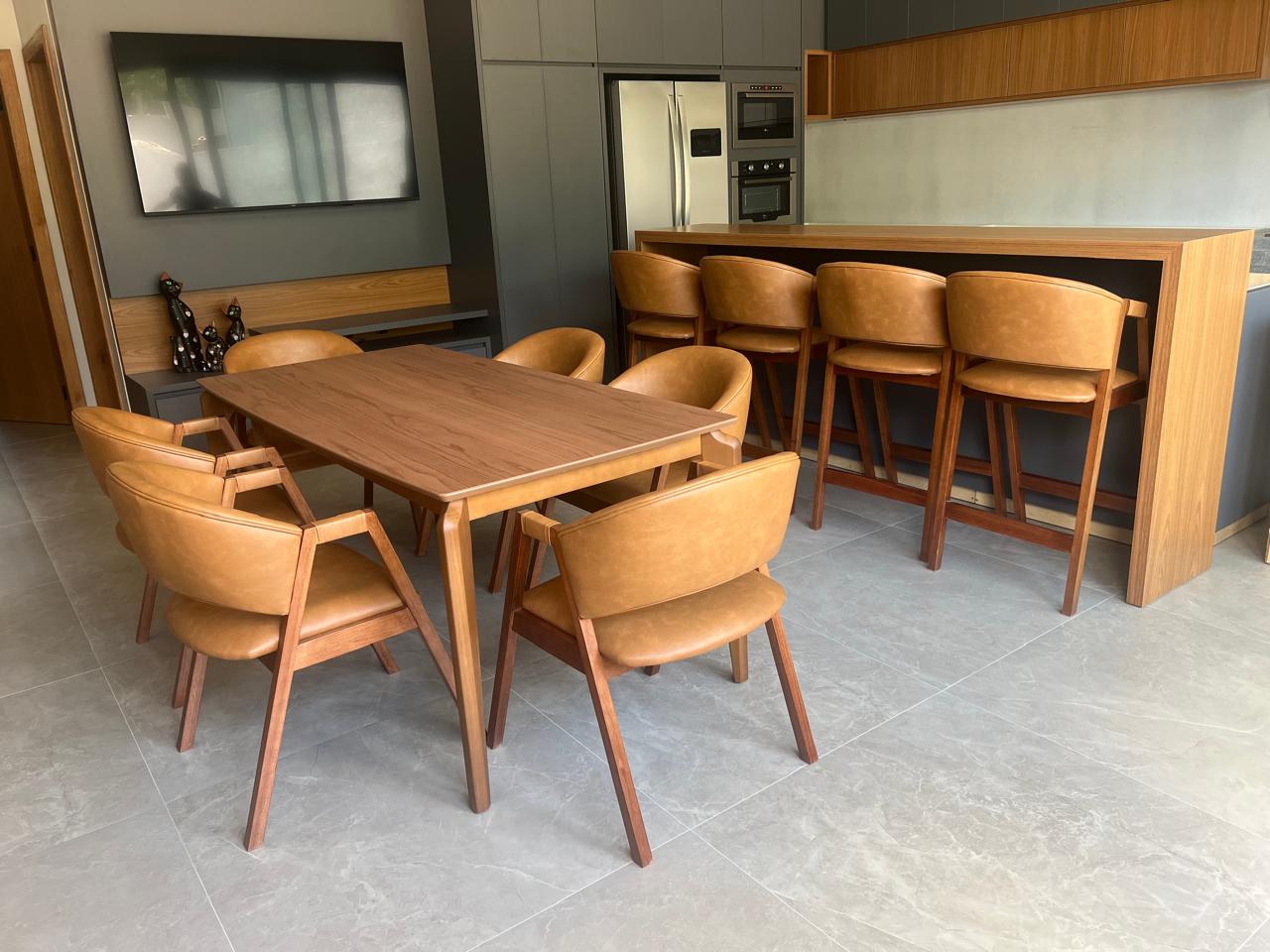 Mesa de jantar de madeira — Girassol Sofás
